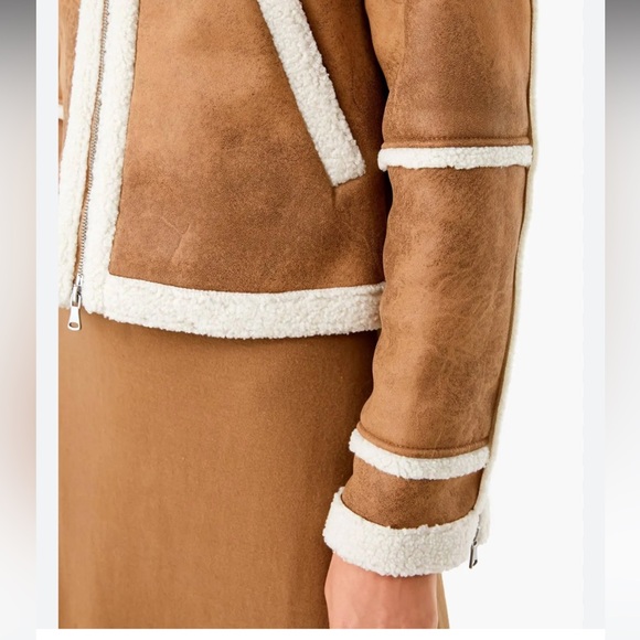 JONATHAN SIMKHAI
Akira Thyme Beige Vegan Sherpa Jacket - Picture 5 of 7